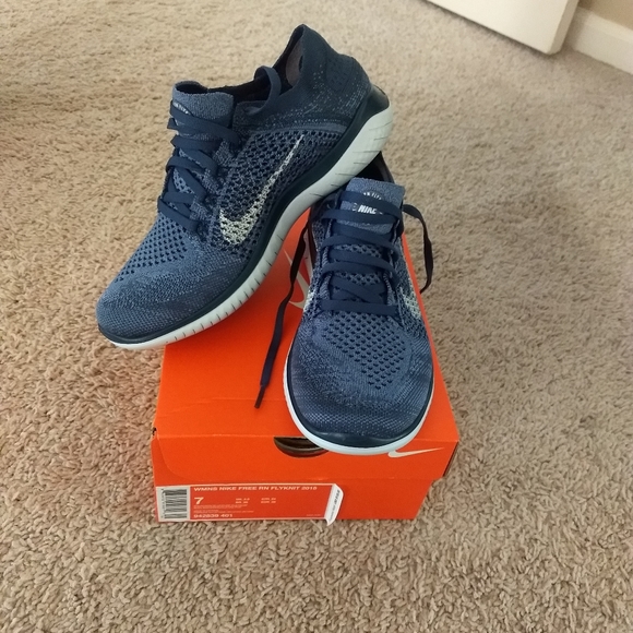 Nike Shoes - Nike Free RN Flyknit gym shoe
